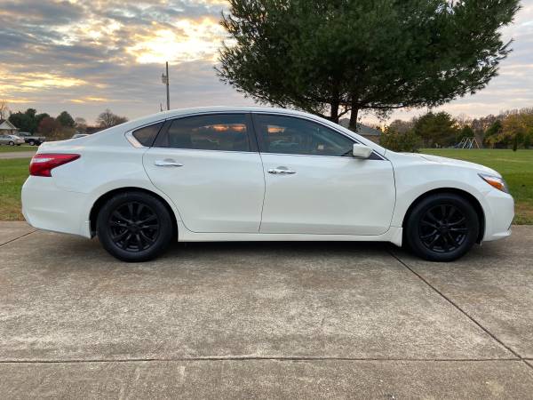 2016 Nissan Altima - 33k miles, Alloy Wheels, Backup Camera,... for sale in Bowling Green , KY – photo 6