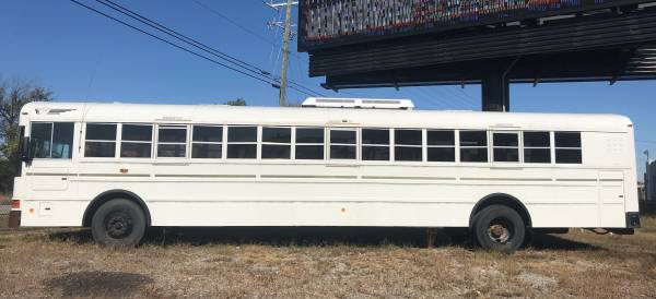 TWO 2009 IC CORP 3000 BUSES - MECHANIC'S SPECIAL for sale in Richmond, PA – photo 2