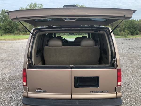 Chevy Astro Van LS Ext. RWD (Like New) for sale in Delta, OH – photo 9