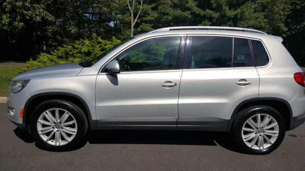 2011 VOLKSWAGEN TIGUAN LIMITED FULL LOADED EXCELLENT CONDITION for sale in Westbury , NY – photo 6