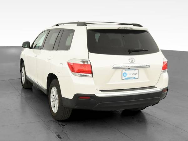 2013 Toyota Highlander Plus Sport Utility 4D suv White - FINANCE -... for sale in Rochester , NY – photo 8