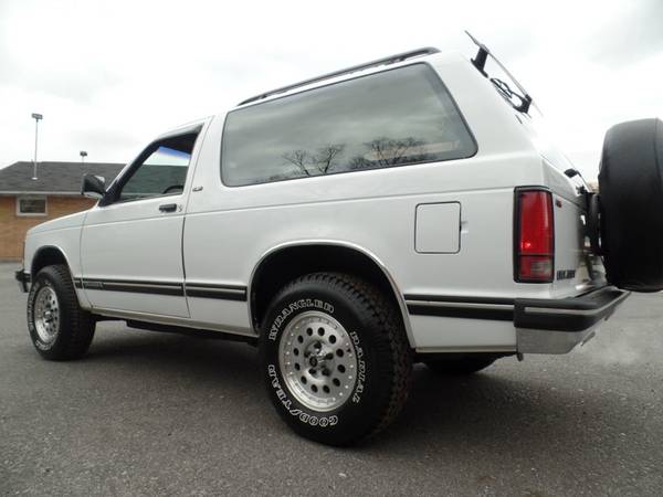 1993 *Chevrolet* *S-10 Blazer* *2-door 4x4* White for sale in Johnstown , PA – photo 8