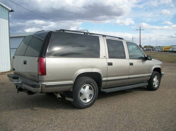 .....1999...CHEVY...SUBURBAN...4x4--(Mechanics Special) for sale in Fort Collins, CO – photo 2