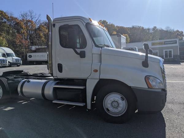 2013 Freightliner Cascadia Day Cab - cars & trucks - by dealer -... for sale in Wappingers Falls, WV – photo 4