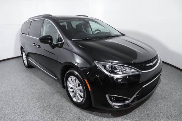 2017 Chrysler Pacifica, Brilliant Black Crystal Pearlcoat for sale in Wall, NJ – photo 7