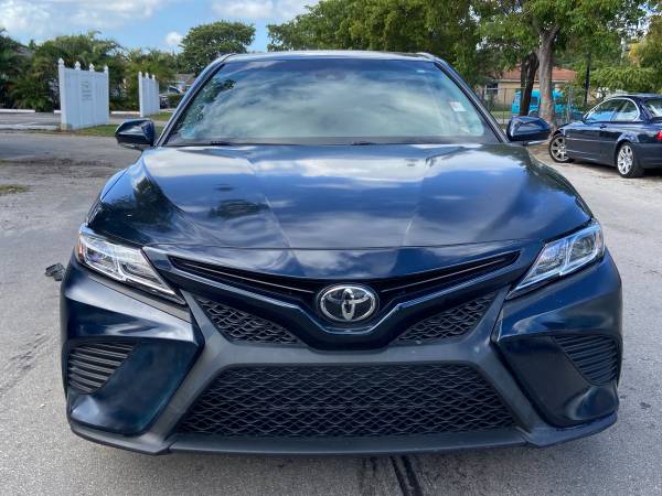 2018 Toyota Camry SE // CLEAN TITLE // 1 Owner - cars & trucks - by... for sale in Hollywood, FL – photo 2