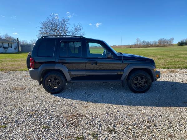 2006 Jeep Liberty 4X4 Low Miles! - cars & trucks - by dealer -... for sale in Winfield, MO – photo 2