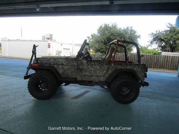 1995 Jeep Wrangler manual trans lifted near new tires low mi for sale in New Smyrna Beach, FL – photo 2