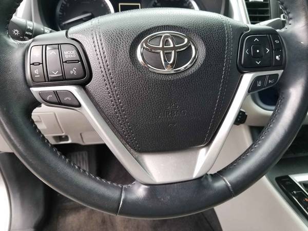 2017 Toyota Highlander LIMITED Platinum, Third Row Seat, Like NEW! -... for sale in Jacksonville, FL – photo 19