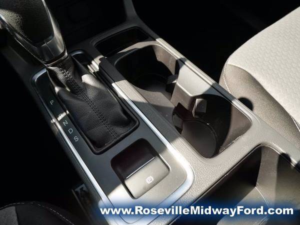 2018 Ford Escape Se - - by dealer - vehicle automotive for sale in Roseville, MN – photo 21