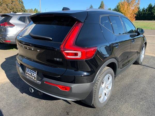 2020 Volvo XC40 All Wheel Drive T5 AWD Momentum SUV - cars & trucks... for sale in Corvallis, OR – photo 4