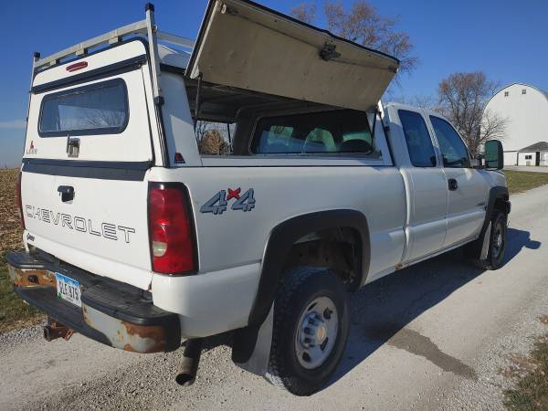 06 Chevy Silverado 2500HD - cars & trucks - by owner - vehicle... for sale in Kalona, IA – photo 9