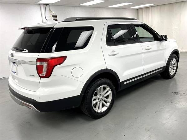 2017 Ford Explorer XLT clean 3rd row - - by for sale in Saint Marys, OH – photo 3