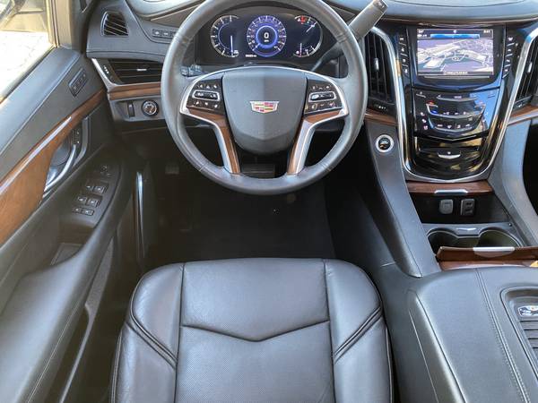 2018 Cadillac Escalade Luxury - - by dealer - vehicle for sale in Fenton, MO – photo 3