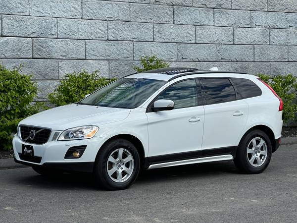 2010 Volvo XC60 3 2 AWD - heated leather, panoramic moonroof for sale in Middleton, MA – photo 4