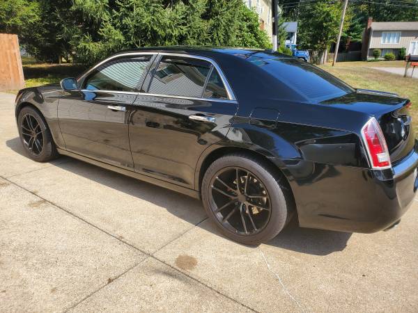 2013 Chrysler 300c-Looks Good-Runs and Drives Good for sale in Wakefield, RI – photo 4