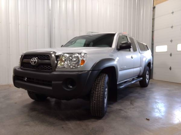 2011 TOYOTA TACOMA V6 4X4 23K MILES, 1 OWNER CLEAN - SEE PICS for sale in GLADSTONE, WI – photo 3