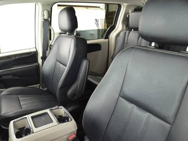 2015 Chrysler Town and Country Touring Minivan 4D mini-van Gray - for sale in Springfield, MA – photo 5