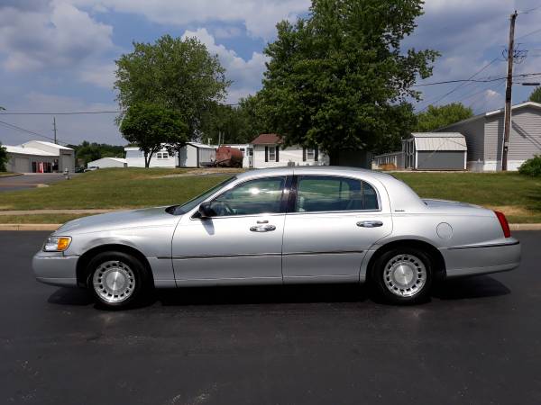 2002 Lincoln Town Car - cars & trucks - by dealer - vehicle... for sale in Bloomington, IN – photo 9
