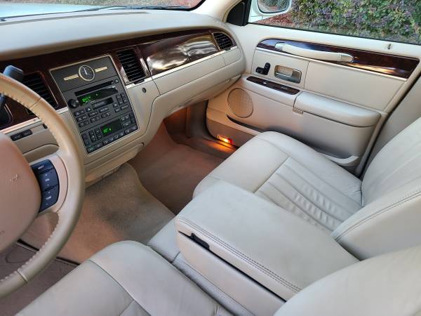 2007 LINCOLN TOWN CAR Signature ONE OWNER LOW MILES EXCELLENT COND.... for sale in Charlotte, NC – photo 24