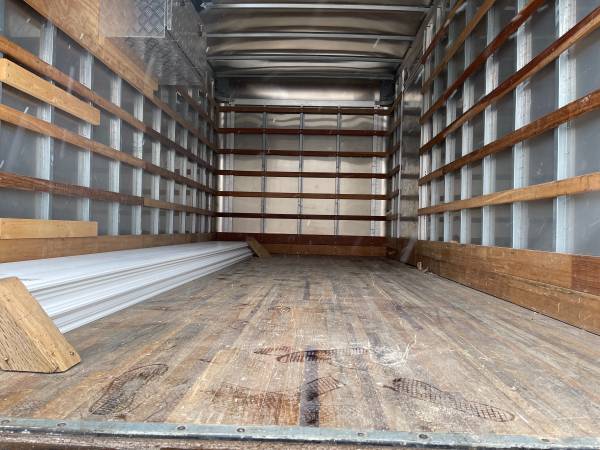 Isuzu Box Truck, 18ft, 104k miles, Clean title - cars & trucks - by... for sale in Greenfield, IN – photo 12