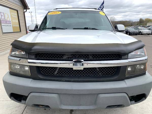 2002 Chevrolet Avalanche - - by dealer - vehicle for sale in Chesaning, MI – photo 2