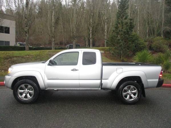 2011 Toyota Tacoma Access Cab SR5 4WD --5speed, Backup Cam, Clean-- for sale in Kirkland, WA – photo 8