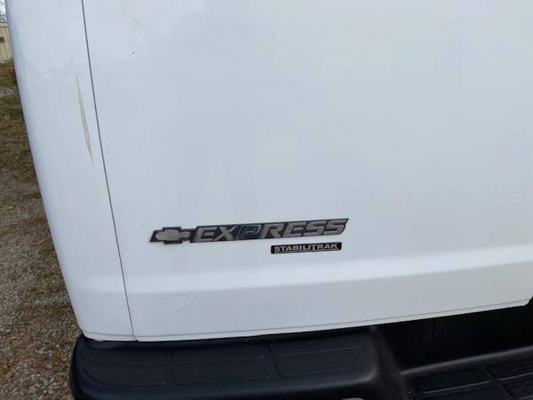 *****2014 Chevy Express LT Extended/15 Passenger Van/V8 6.0L engine/... for sale in Augusta, KS – photo 4
