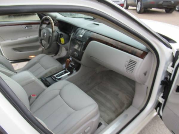 2008 Cadillac DTS Luxury I 4dr Sedan - - by dealer for sale in Bloomington, IL – photo 17