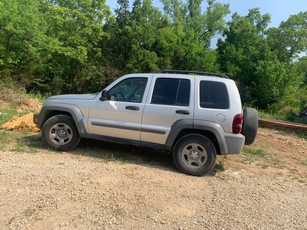 2005 jeep liberty for sale for sale in Vandalia, OH – photo 6