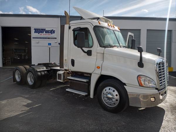 2015 FREIGHTLINER CASCADIA-DAY CAB - cars & trucks - by dealer -... for sale in Miami, FL – photo 4