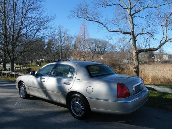 2006 Lincoln Town Car Signature Limited Leather Must Be Seen... for sale in East Providence, RI – photo 10