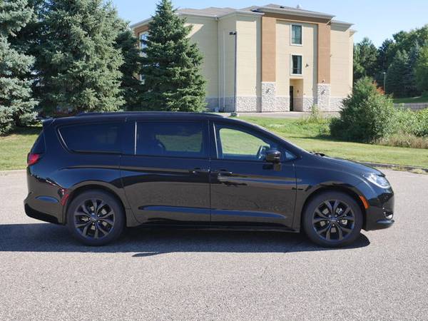 2019 Chrysler Pacifica Touring L 35th Anniversary - cars & trucks -... for sale in Hudson, MN – photo 12