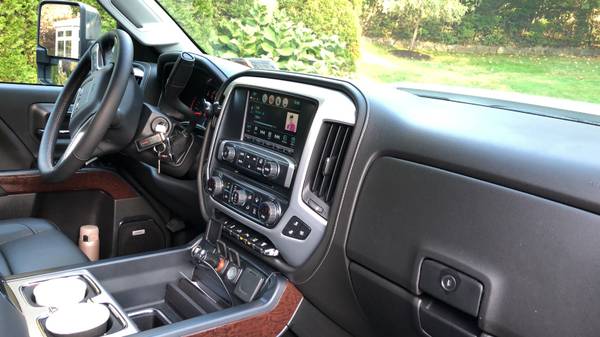 Mint condition 2018 GMC Sierra 3500HD for sale in Glen Cove, NY – photo 4