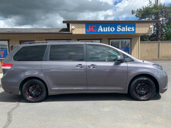 2011 TOYOTA SIENNA - - by dealer - vehicle automotive for sale in Medford, OR – photo 3
