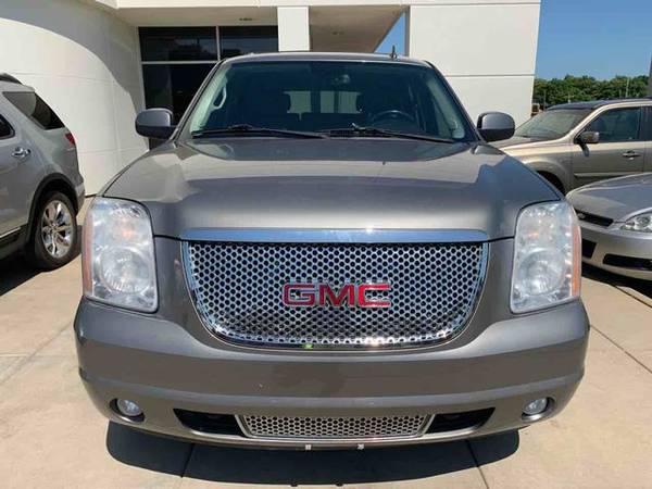 2008 GMC Yukon XL 1500 - Financing Available! - cars & trucks - by... for sale in Topeka, KS – photo 3