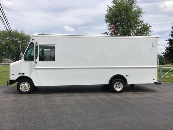 2015 Ford 16' Step Van ****INCLUDES CLOTHING POLES**** for sale in Fenton, MI – photo 3