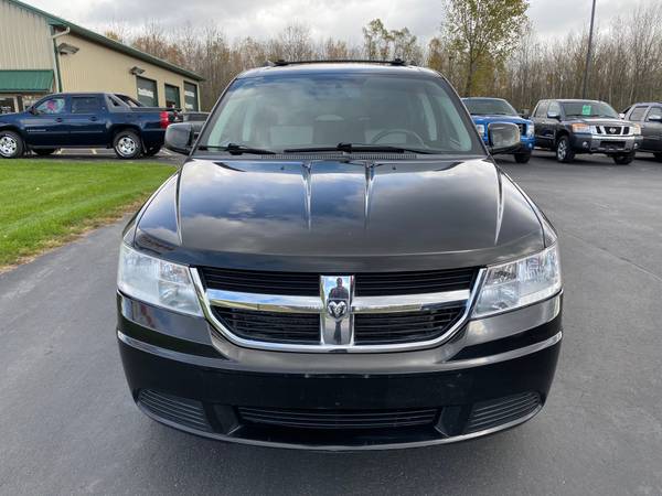 2009 Dodge Journey! SXT! Moonroof! Backup Camera! DVD Player! for sale in Suamico, WI – photo 4