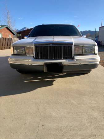 1994 Lincoln town Car Signature Series for sale in LIVINGSTON, MT – photo 3