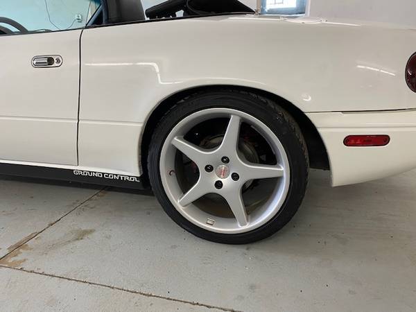 1991 Mazda MX-5 Miata CONVERTIBLE WITH ONLY 40K MILES - cars for sale in SKOKIE, WI – photo 22