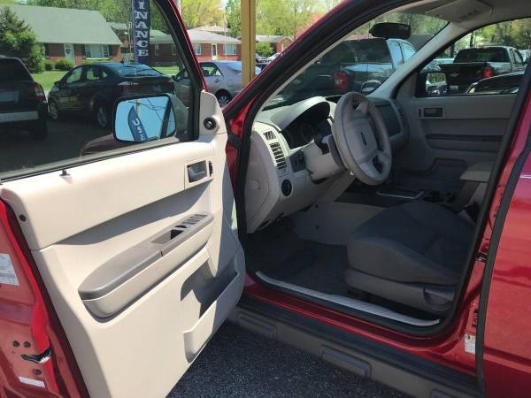 2008 Ford Escape XLS 4dr SUV (2 3L I4 4A) - Wholesale Cash Prices for sale in Louisville, KY – photo 9