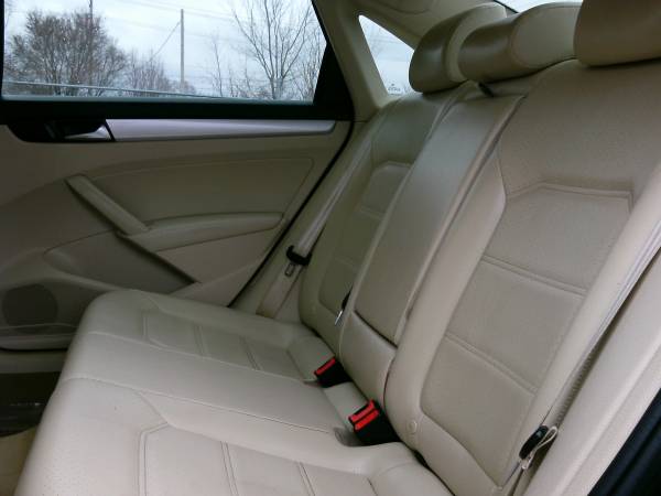 2012 Volkswagen Passat TDI SE-Heated Leather! Nav! Sunroof! - cars &... for sale in Silvis, IA – photo 14