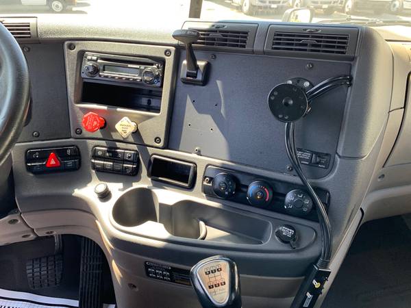2013 Freightliner Cascadia 2 Axle Day Cab 10 Spd CARB Compliant for sale in Riverside, CA – photo 13