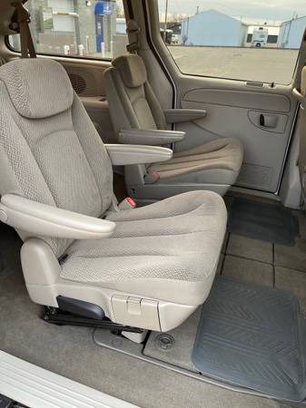 Nice 06 Chrysler Town and Country Minivan - cars & trucks - by owner... for sale in mosinee, WI – photo 8