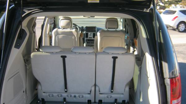 2010 CHRYSLER TOWN AND COUNTRY - cars & trucks - by dealer - vehicle... for sale in Grand Rapids, MI – photo 13