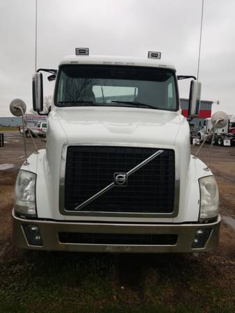 2012 Volvo daycab semi tractor for sale in Fond Du Lac, WI – photo 7