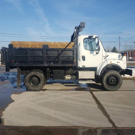 2005 Freightliner m2 single axle dump for sale in Highland, MI – photo 3