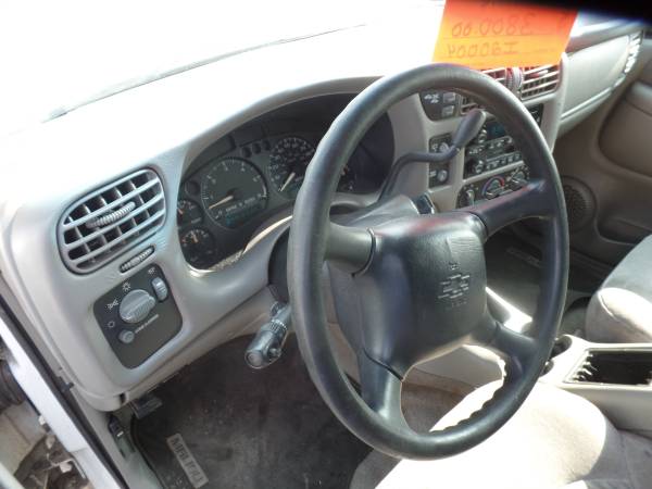 2000 Chevy S10 Blazer - cars & trucks - by dealer - vehicle... for sale in Holdrege, NE – photo 10