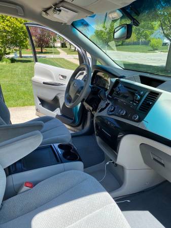 2011 Toyota Sienna for sale in Channahon, IL – photo 5