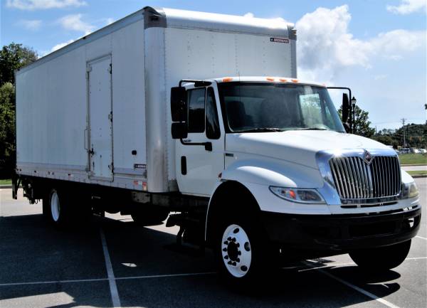 2012 International 4300 26ft Box Truck DT466 A/T Side Door Air Ride for sale in Emerald Isle, FL